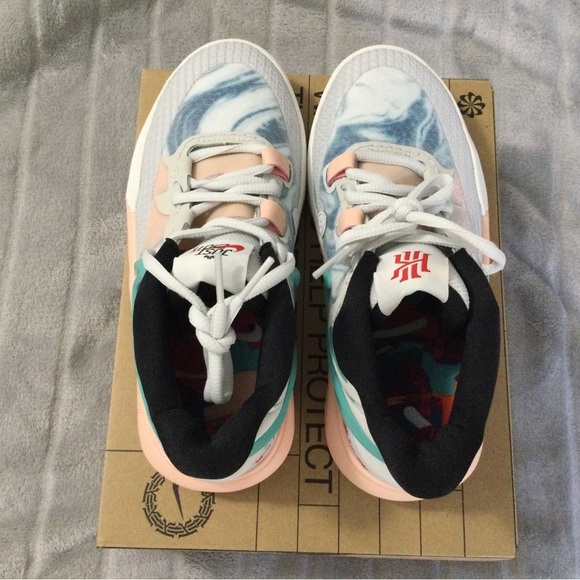 Nike Kyrie 8 Go Photon Dust 4Y DQ8076 002 - Picture 6 of 13